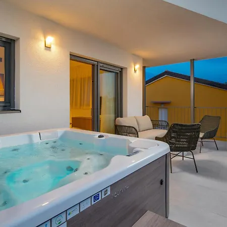 公寓 Beautiful Apartment In Omisalj 奥米沙利