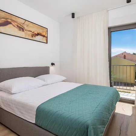 Beautiful Apartment In Omisalj 奥米沙利