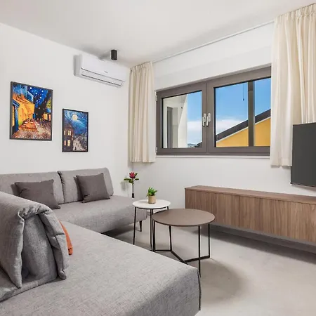 公寓 Beautiful Apartment In Omisalj 奥米沙利