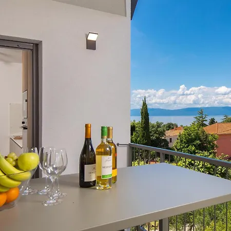 Beautiful Apartment In Omisalj