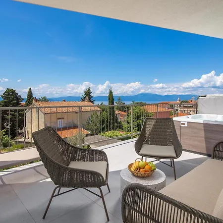 Beautiful Apartment In Omisalj * 奥米沙利