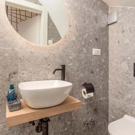 公寓 Beautiful Apartment In Omisalj 奥米沙利