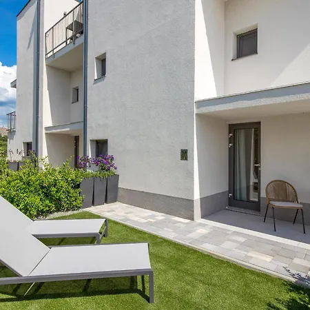 Beautiful Apartment In Omisalj