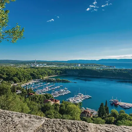 Beautiful Apartment In Omisalj 公寓 *