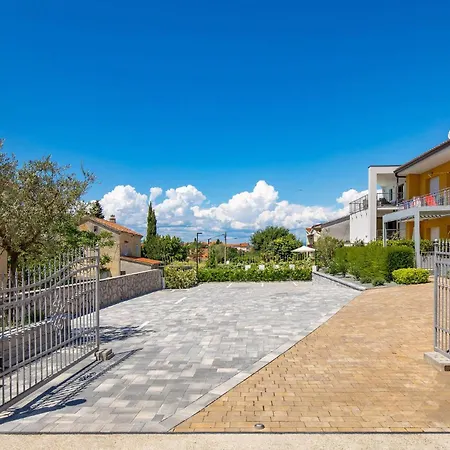 Beautiful Apartment In Omisalj *