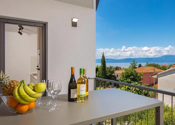 Beautiful Apartment In Omisalj