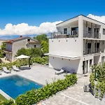 Beautiful Apartment In Omisalj * Omisalj