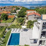 Beautiful Apartment In Omisalj Apartment *
