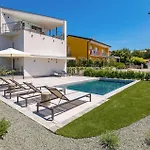 Beautiful Apartment In Omisalj Omisalj