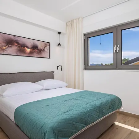 Beautiful Apartment In Omisalj Apartamento