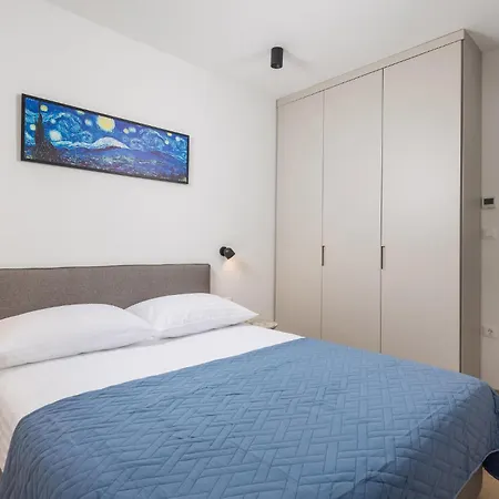 Beautiful Apartment In Omisalj