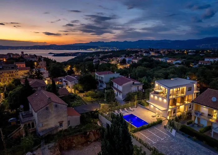 Beautiful Apartment In Omisalj Apartamento *