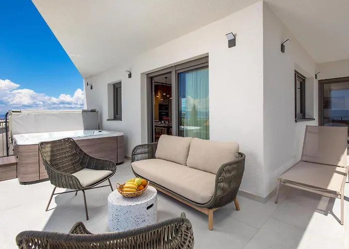 Beautiful Apartment In Omisalj Apartamento *