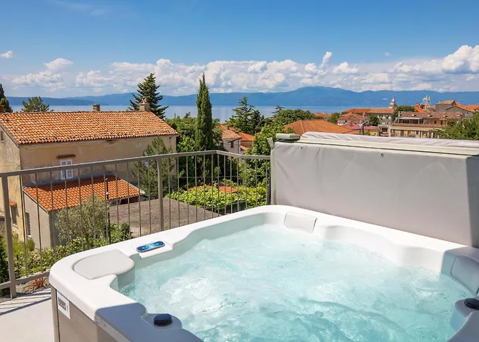 Beautiful Apartment In Omisalj *