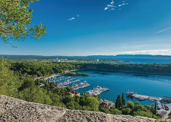 Beautiful Apartment In Omisalj Apartamento *