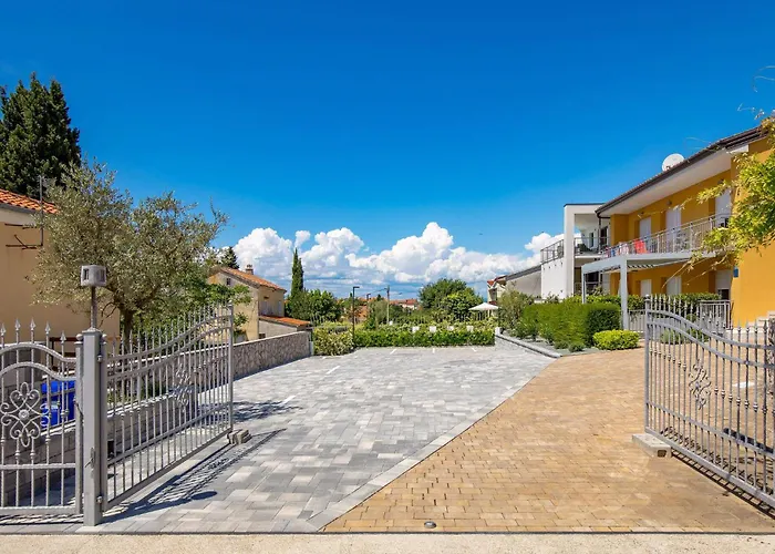 Beautiful Apartment In Omisalj *